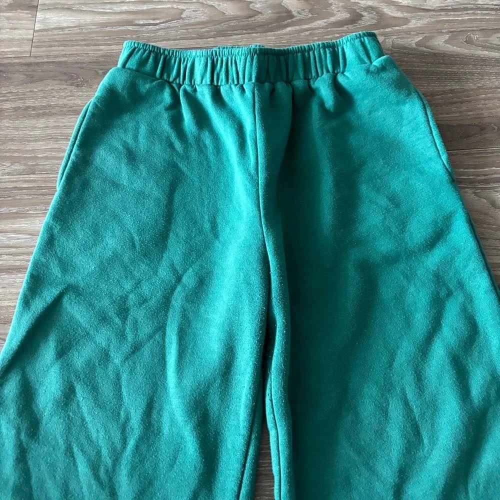 Vintage Y2K/2000s Green Baggy Essential Sweatpants! Fits S